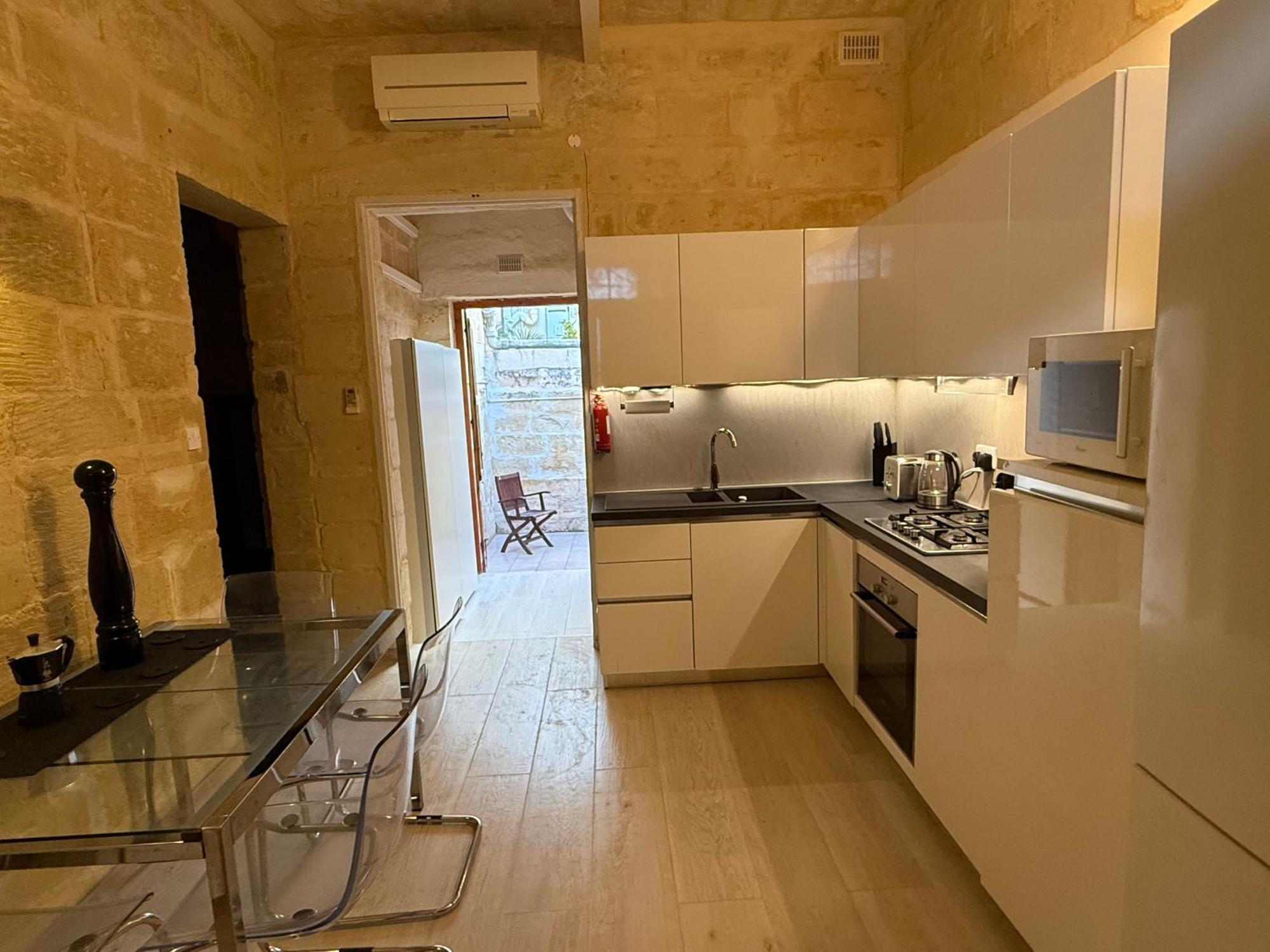 St Elias Apartment Сент Джулианс Экстерьер фото